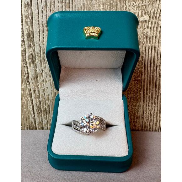 None and/or Unknown Jewelry - 8CT D VVS1 Graded Moissanite Ring – AU750 –Sz.9